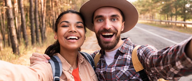 Casal viajando