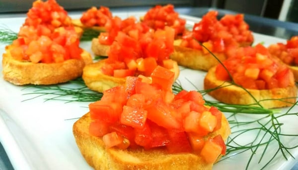 Bruschette al pomodoro e olio di oliva italiano