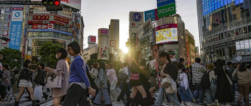 Japan’s Mixed Economic Signals: Manufacturing Stumbles While Services Sector Surges
