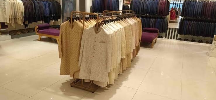 Can Raymond Triple Its Value to Compete with Vedant Fashions? A Comprehensive Analysis
