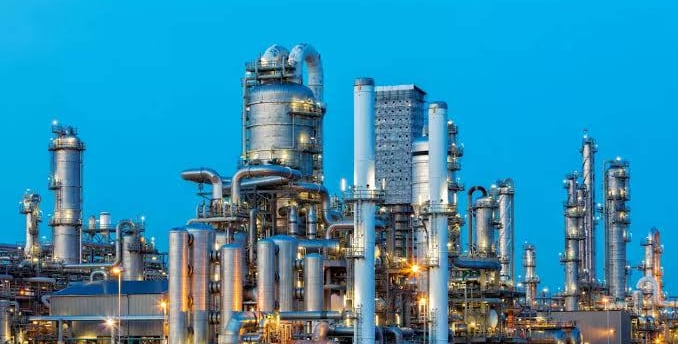 India Set to Expand Crude Oil Refining Capacity by 35-40 MT by FY30