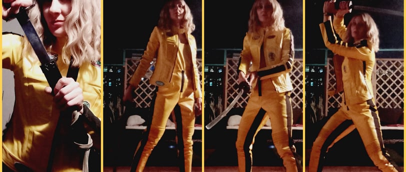 Kill Bill in yellow outfit holding a knife and a knife