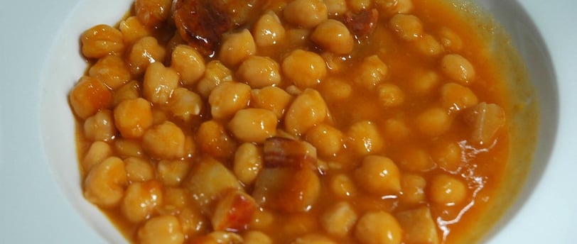 potaje de garbanzos en plato