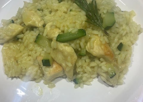 riso e pollo al curry con zucchine