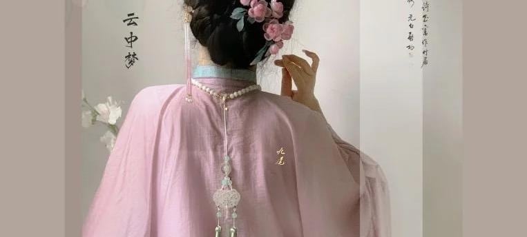 Back ornament with Hanfu