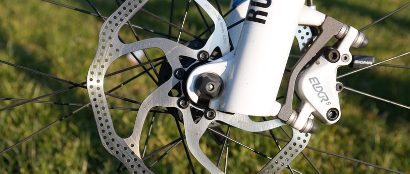 a bicycle with a break disc rockshoks