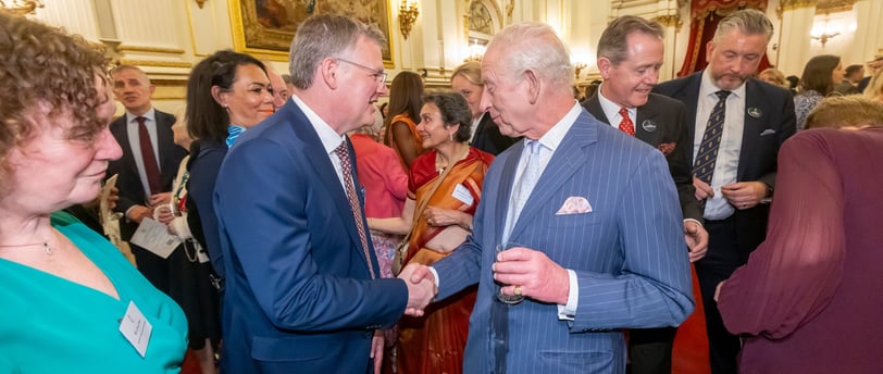 King is shaking hands