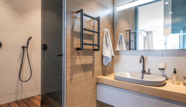 bathroom which has towels and dustbin
