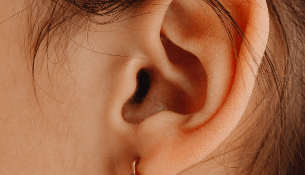 a girl ear wih earring