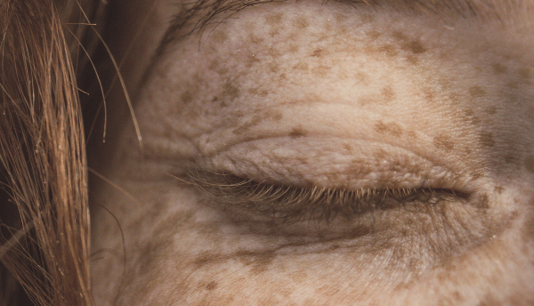 a girls close eye 