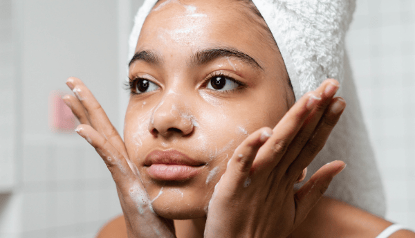 girl applying some Creem