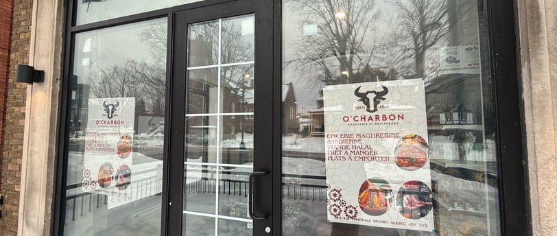 Entrée de notre commerce au 116-B Rue Principale, Granby, QC, avec une devanture accueillante, une e