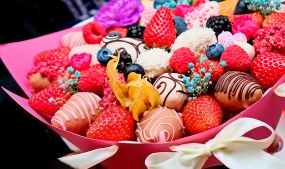 STRAWBERRY WITH CHOCOLAT