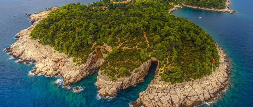 Vista aeréa da ilha de Lokrum em Dubovnik.