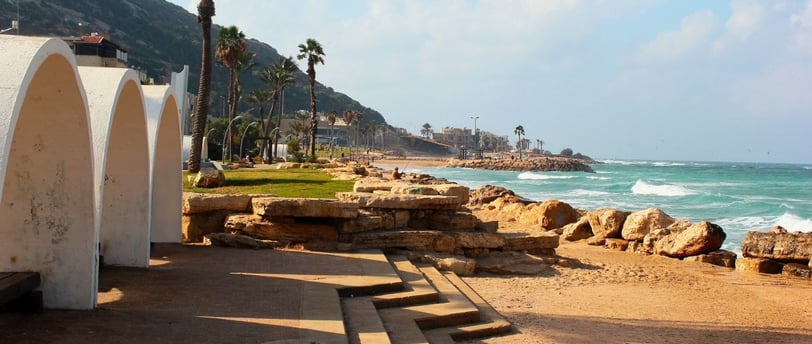 Vista da praia de Carmel em Haifa.