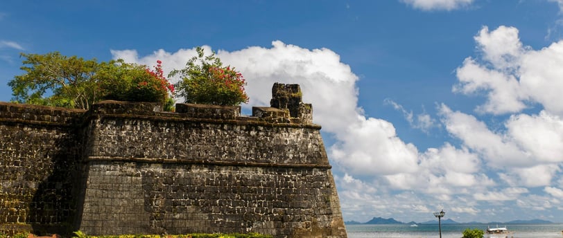 vista da muralha intramuros em manila nas filipinas