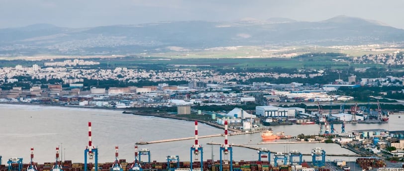 Vista do porto de Haifa a partir do navio, ponto de partida para o roteiro até Nazaré.