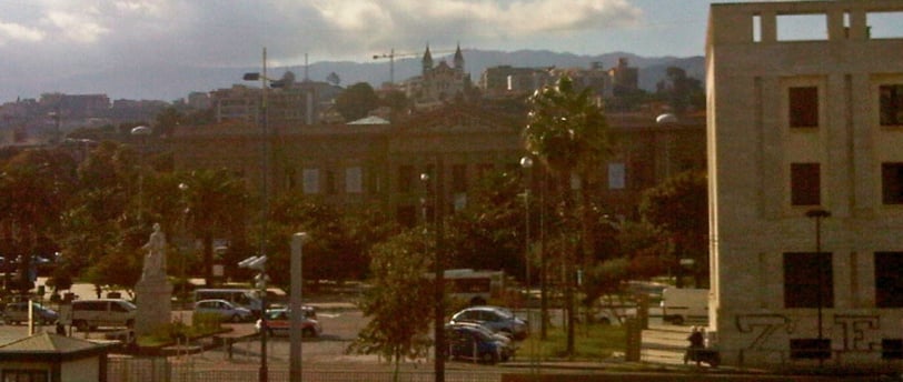 Vista da cidade de Piraeus do navio atracado no porto.