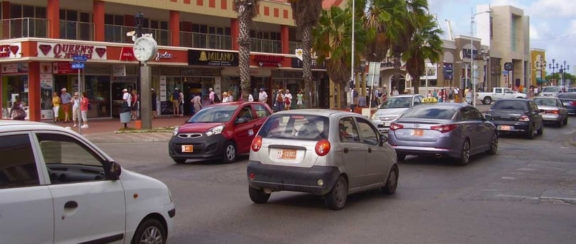 Lojas próximas ao porto de Aruba.