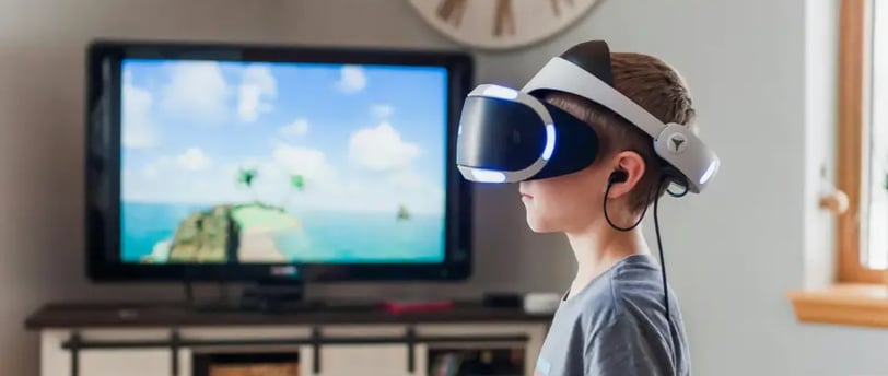 enfant avec un casque virtuel