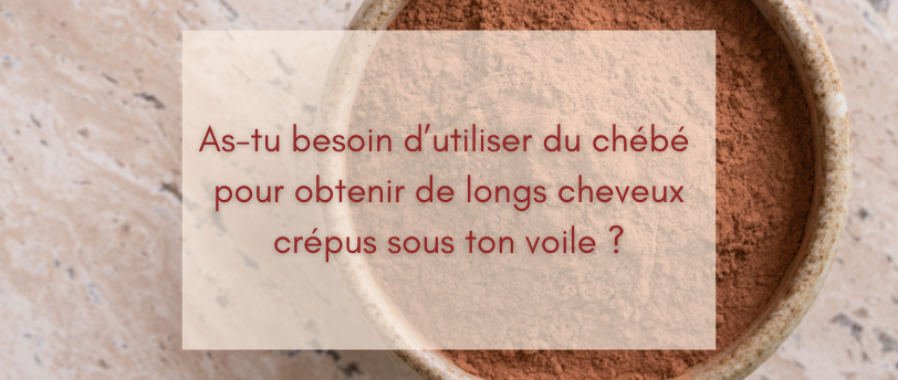 Un bol posé sur une table qui contient une poudre marron clair