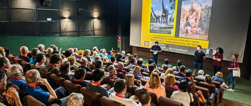 Dinopolis encuentro aficionados a los dinosaurios y la paleontología