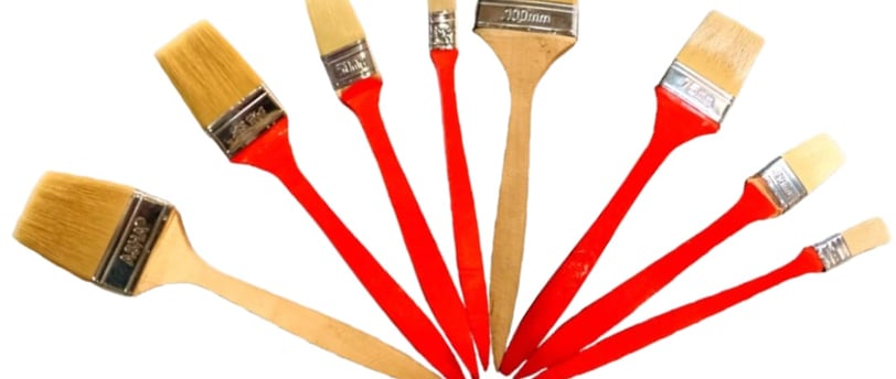 a bunch of paint brushes and brushes for a painting