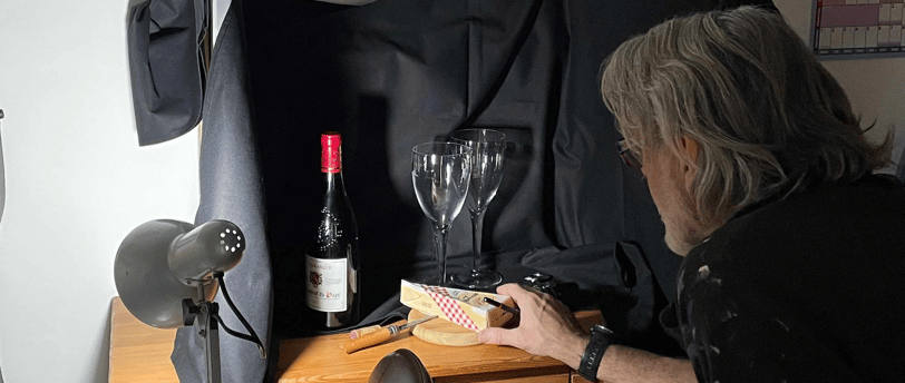 Chris Gill setting up a still life oil painting called a pleasant lunch