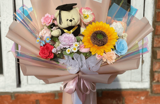 Buket bunga, buket uang 5000, buket snack, buket satin, dan buket wisuda dari toko buket terdekat harga murah terjangkau