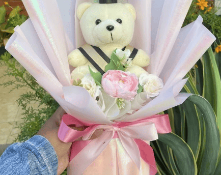 Buket bunga, buket uang 5000, buket snack, buket satin, dan buket wisuda dari toko buket terdekat harga murah terjangkau