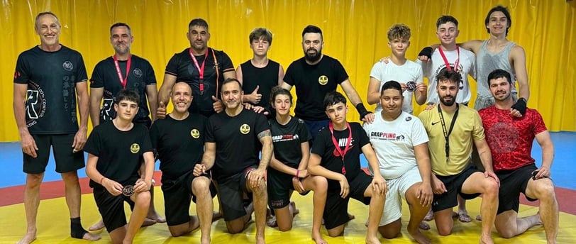 Foto grupo alumnos jiu Jitsu, boxeo y kick boxing