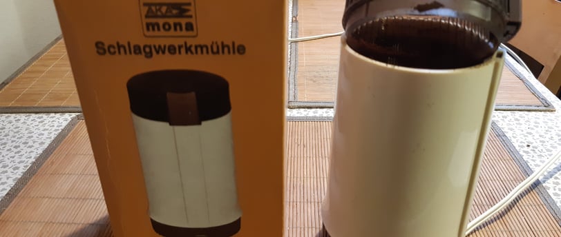 Schlagwerkmühle "Mona" - Kaffeemühle von AKA