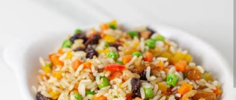 Arroz a grega com uva passa