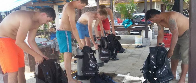 PADI Open Water course student underwater #LearnToDive #SunriseDiveBali