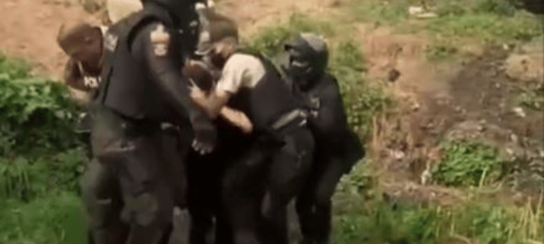 En una muestra alarmante de la grave crisis de seguridad que atraviesa Ecuador, un grupo armado atac