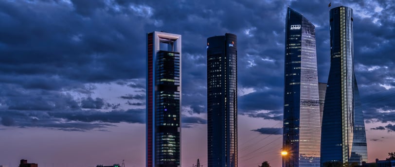 edificios corporativos de empresas que han expandido operaciones a España