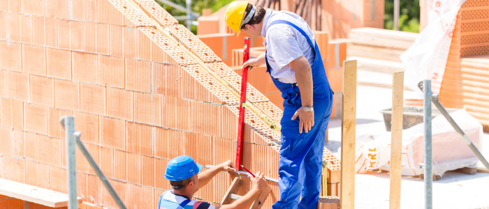 Homens trabalhando em uma obra