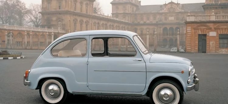 Fiat Fitito de color celeste