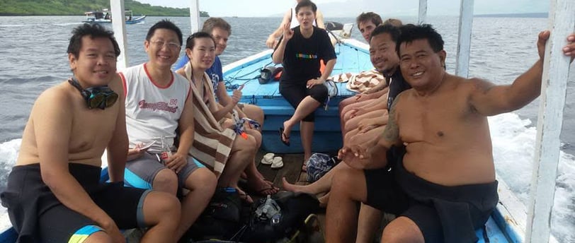diver preparing in lovina Bali #DiveCourses #PADItraining