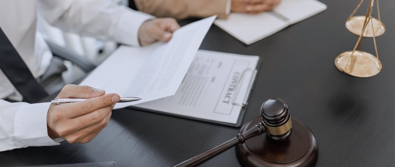 An Experienced Criminal Defense Attorney Explains Your Trial Options to You