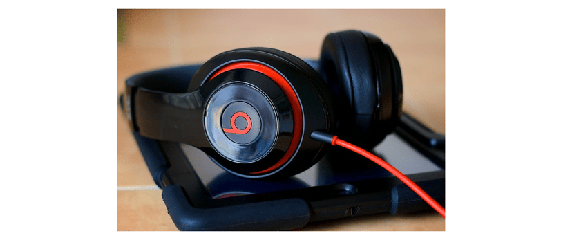 beats headphones on a cellphone