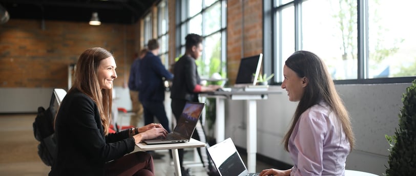 personne heureuse au travail , QVT 