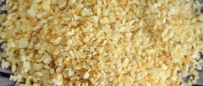 garlic powder granules up close