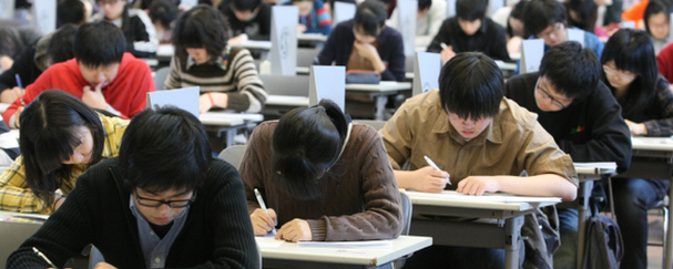 Photo borrowed from https://brokenchalk.org/educational-challenges-in-south-korea/