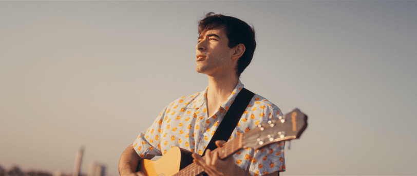 Miguel urdaneta Te Sigo Pensando guitarra en la playa