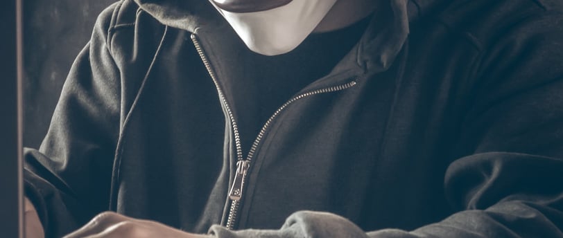ما القناع الذي ترتديه، وما الذي تحاول أن تخفيه؟