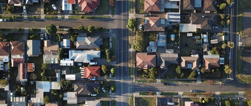 Foto aérea de um bairro urbano, essencial para a realização do laudo de avaliação de imóveis urbanos