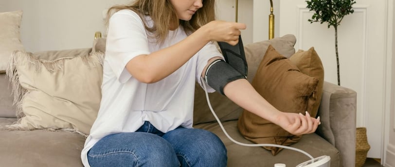 BLOOD PRESSURE MONITOR