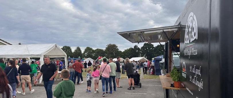 local catering sommersham cambridge near me hire rent mobile pizzavan food truck find st ives