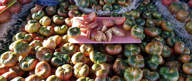 Tomates raf de 1 en el puesto de Juanlu del mercadillo.